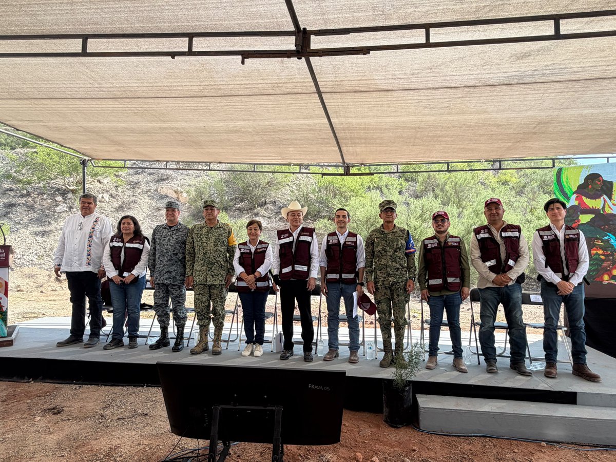 OctavioAlmada1's tweet photo. 🌱🌵 Desde el Cerro de la Cementera, en Hermosillo, nos sumamos a la #JornadaNacionalDeReforestación 2026, convocada por nuestra 🇲🇽 PresidentA @Claudiashein.

En coordinación con el gobernador Alfonso Durazo Montaño y de la subsecretaria de Regulación Ambiental, Ileana Villalobos Estrada, junto a instituciones, sembradoras, sembradores, servidores de la nación y personas voluntarias, reforestamos dos hectáreas con especies nativas de Sonora. 🌳

Nuestro reconocimiento amplio a todas y todos los que participaron. Cada árbol que plantamos representa esperanza y futuro para las nuevas generaciones. Cuidar la naturaleza también es construir bienestar.

Un agradecimiento especial a las y los servidores de la nación por su compromiso, entrega y disposición para servir siempre al pueblo

Como decía José Martí: “Debiera exigirse a cada hombre, como título a gozar de derechos públicos, que hubiera plantado cierto número de árboles”. 🌱

El poder solo tiene sentido cuando se pone al servicio de los demás. 🙌🏻

#PorElBienDeTodosPrimeroLosPobres