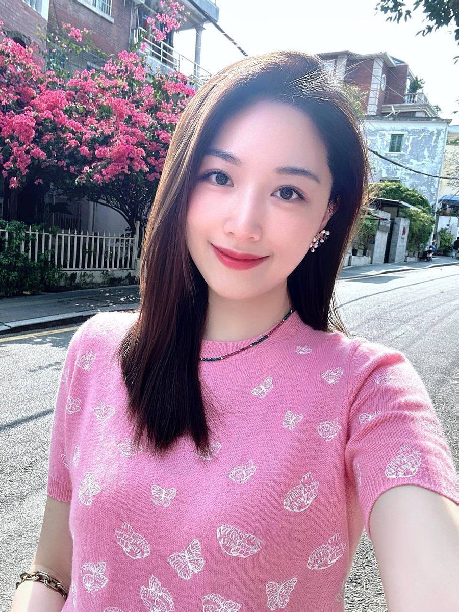 ankeery66's tweet photo. 昨天早上路过这里的时候就在想，如果能在这里车震应该是件很刺激的事，结果晚上就实现了… 

大半夜欲望高涨，和老公借口说吃个宵夜就去见了个推友。在车里先是女上坐在肉棒上，之后正面女上好像更骚了，交合处都一清二楚… 

果然偷情的感觉试了就停不下来，趁着儿子暑假去玩了，还有粉丝想约嘛～ https://t.co/g9AkufJvxO