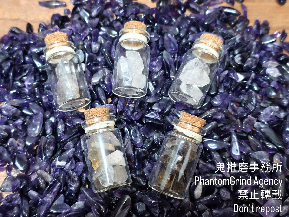 PhantomGrindA's tweet photo. | 新品 | 水晶 |
天然水晶原石瓶｜白水晶・幻影水晶。兩款可選，大小相同，晶體品質不同。不用膠黏、不染色，每一顆都是天然原礦，保留冰裂、棉絮與礦物痕跡，每一瓶都是獨一無二的小風景。放在書桌、宿舍層架，或是當作送給朋友的隨手禮，剛剛好的精緻，剛剛好的心意。
私信獲取更多信息
#水晶 #禮物 https://t.co/ztLHNBJeu8