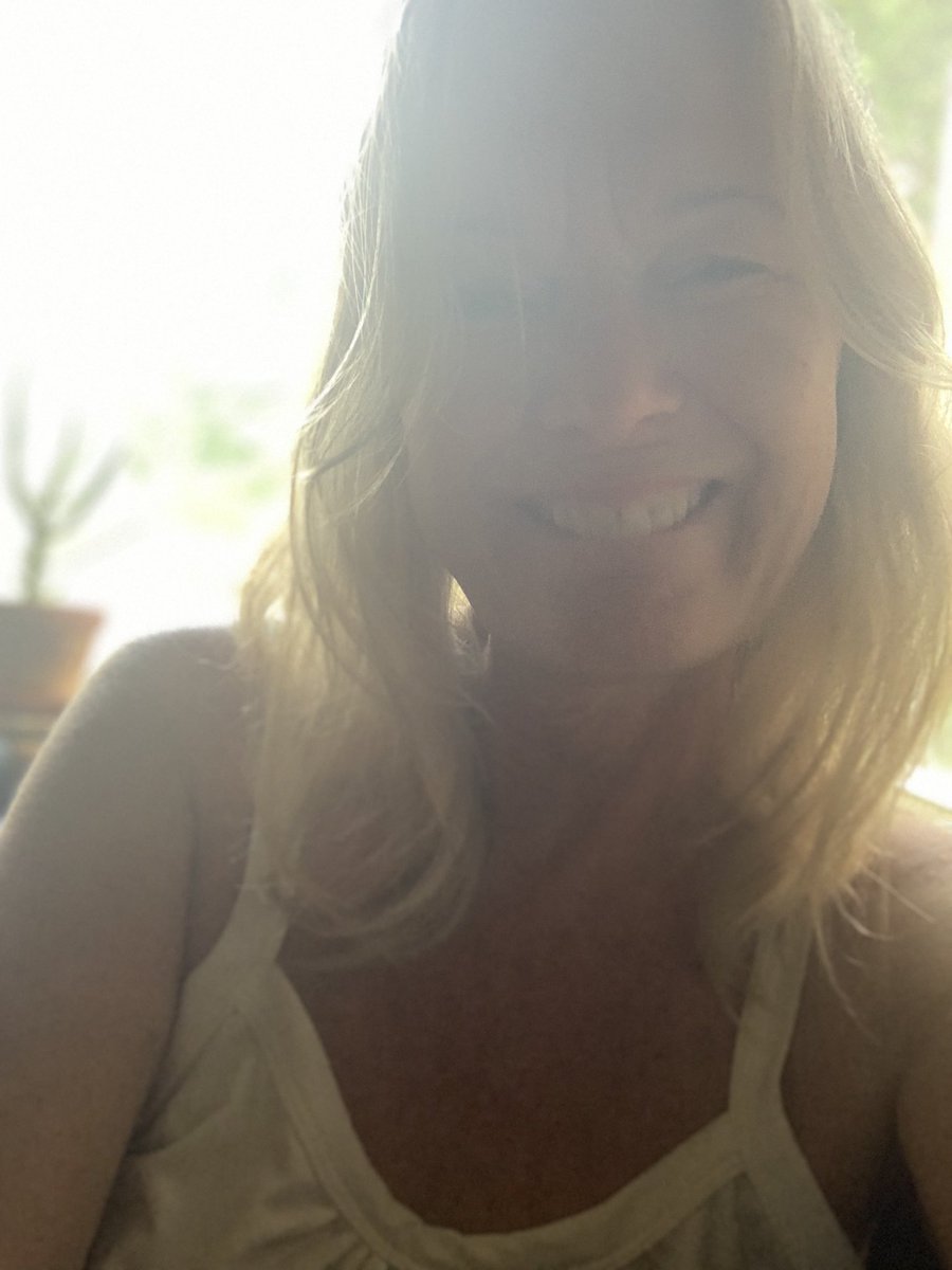 Jen40L's tweet photo. Happy Saturday! 🐈‍⬛ https://t.co/Ljlak9AeYZ