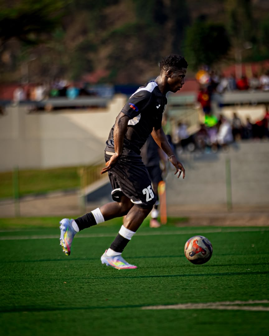 IGIHESports's tweet photo. APR FC yatsinze Etincelles FC ibitego 2-1 byinjijwe na Uwiyaremye Fidali na William Togui, mu mukino wa gicuti wabereye kuri Stade Umuganda kuri iki Cyumweru. https://t.co/oIEv9oSDXH