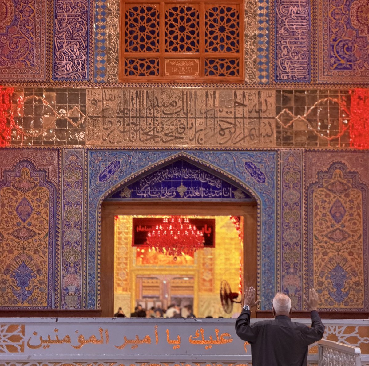 huseinfazel's tweet photo. هزارتوی جهان پیچ و تاب حیرانی‌ست
در این مسیر فقط کوچه‌ی عـلی چپ نیست https://t.co/RT4KYaAM66
