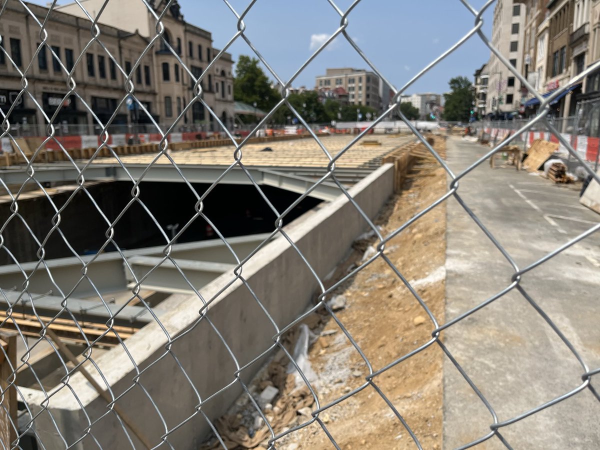ChristopherWDav's tweet photo. What is this hole for? https://t.co/YMCMiIKNU1