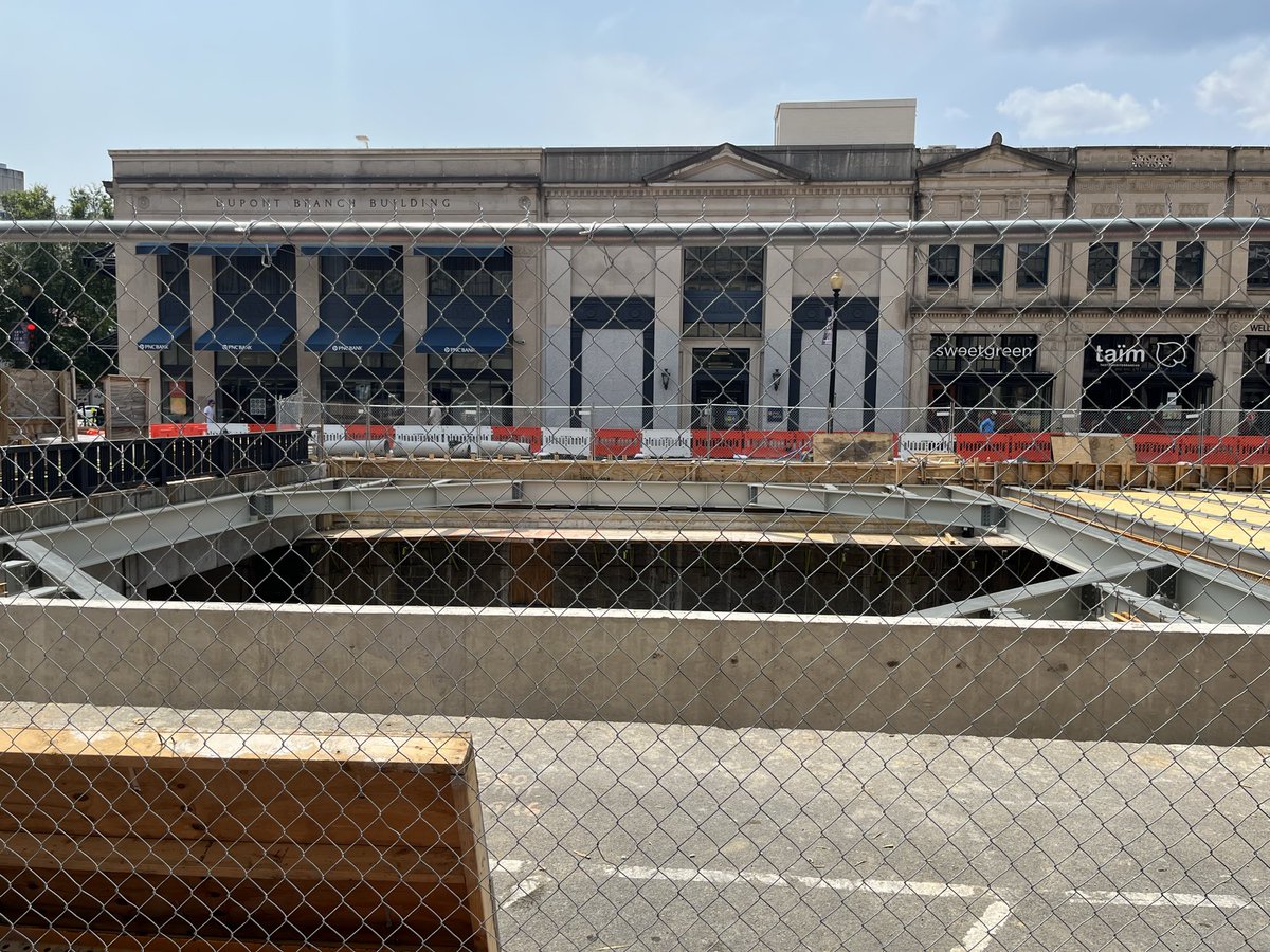ChristopherWDav's tweet photo. What is this hole for? https://t.co/YMCMiIKNU1