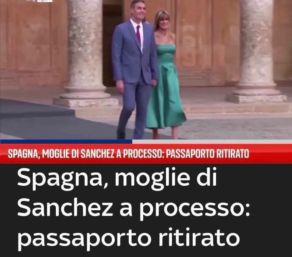 rinotalucci's tweet photo. @lanzo_ruggero Anche con la mogliettina? 🤡🤡🤡 https://t.co/QN0xjw68Zl