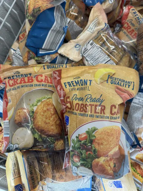 FatKidDeals's tweet photo. Aldi added new Lobster Cakes and Crab Cakes. Actually a pretty good size bag https://t.co/UuOmYujUCf