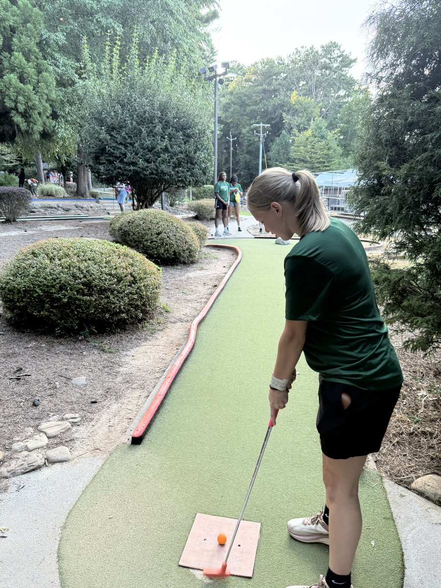 GGC_WBB's tweet photo. A day well spent with the team at Stone Mountain 💚  #ClawsOut https://t.co/q8nVVnWwlD