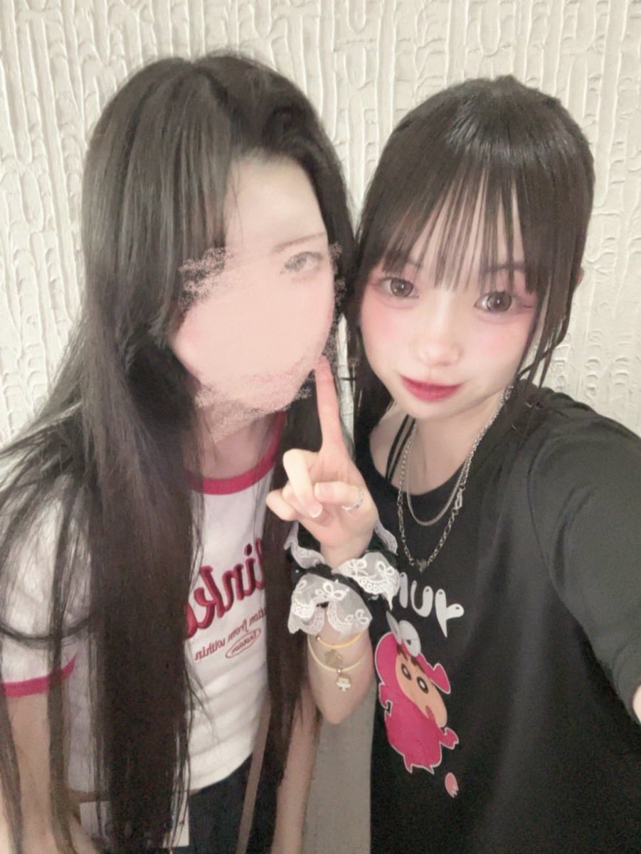 Mikecafe_ai's tweet photo. おきゅおわです❣️
チェキや差し入れ、2人＆4人の時間👑ありがとうです‼️
お屋敷も賑やかでずっと笑っててとても楽しい時間でした💖
写真可愛すぎて大好き過ぎて…︎🫶🏻🎀
Alt2枚目にあります⬇️ https://t.co/STIBG10JUW