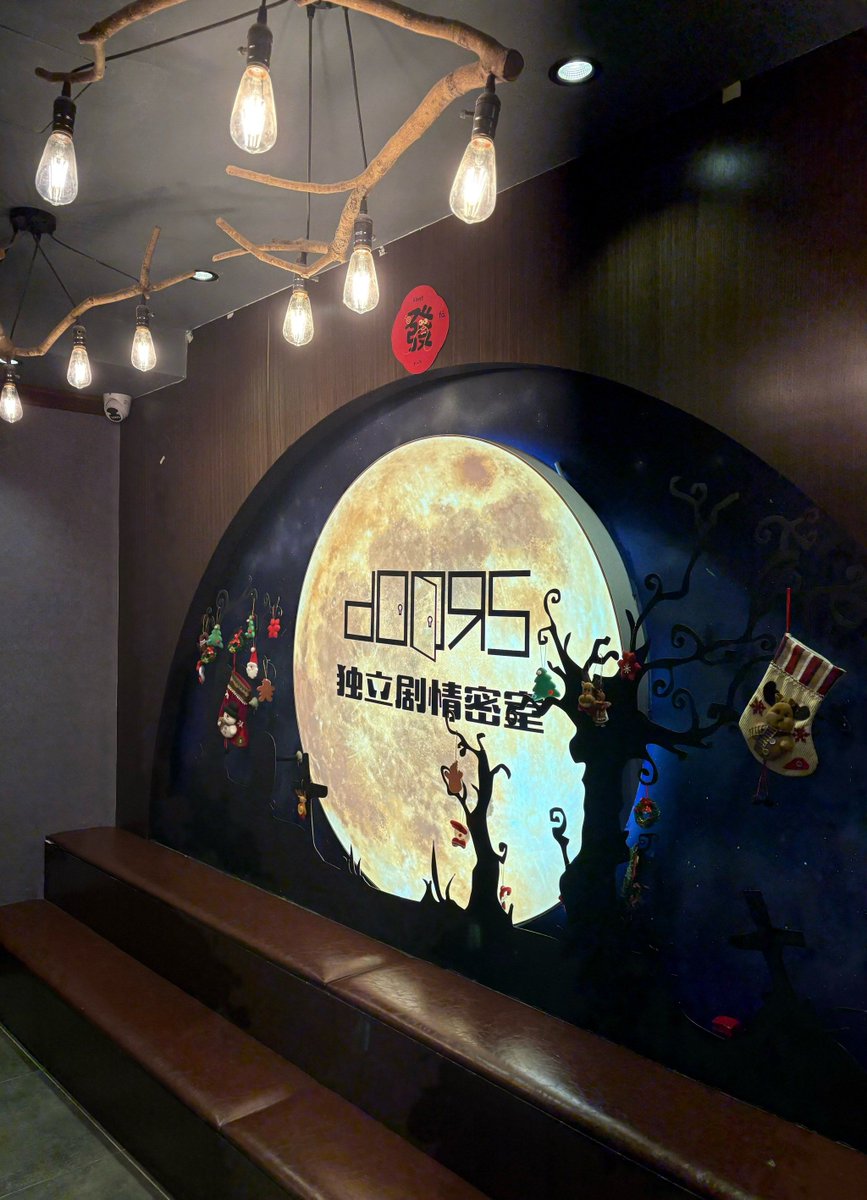 KayleneShagv's tweet photo. Just escaped the 2h-themed escape room with zero hints! The final puzzle still haunts me – anyone up for challenging my record next weekend， https://t.co/Z4Q6cjEtMC