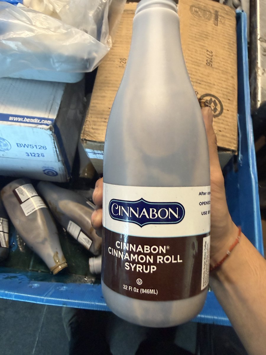 Insanepdx's tweet photo. I want a cinnamon roll now https://t.co/uEB3PKodqr