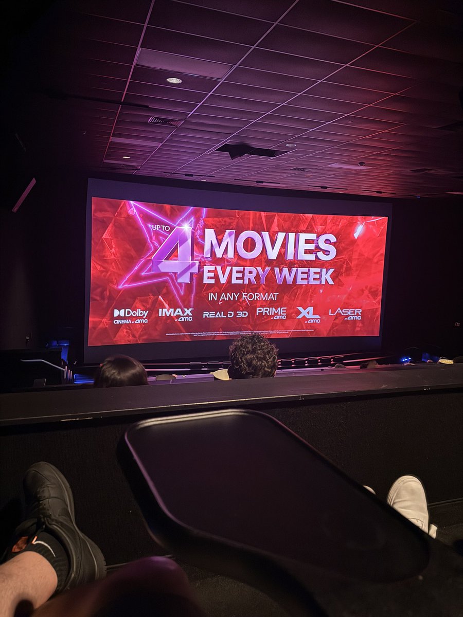 kpaapept3's tweet photo. #SpiderManUnNuevoDía #spiderman #packedhouse #realpeople #duckthehedgefunds
#amcwemakemoviesbetter 
#goseeamovie
#onlyatamc 
#atamc #onlyamc https://t.co/ViW8Zla1tc