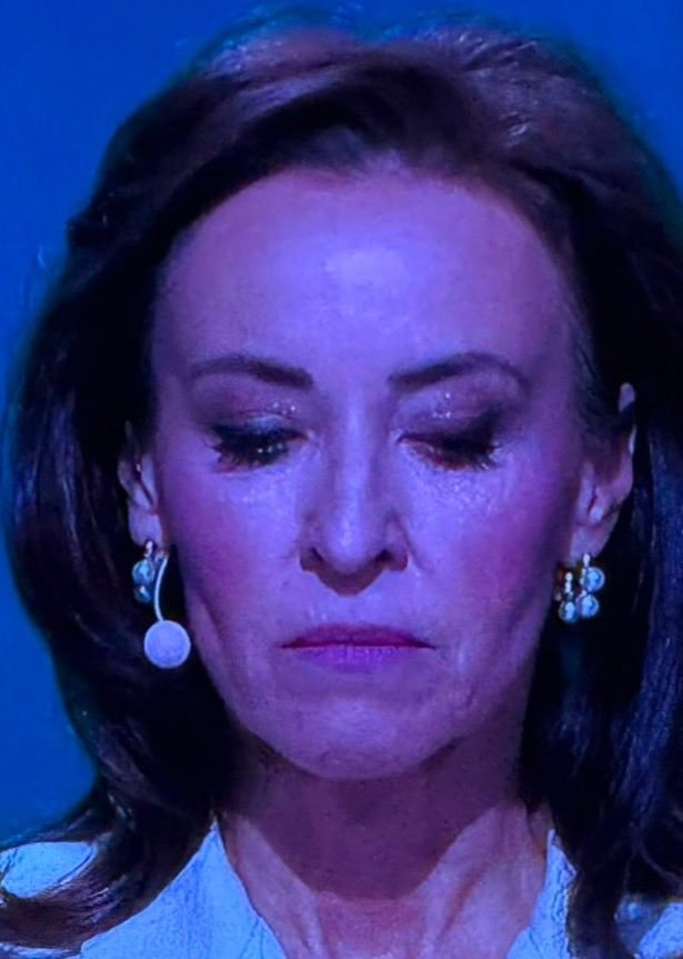 z0rr064's tweet photo. Wczoraj ta rura przywlokła do TVP info. tą spierdolinę Marcinkiewicza, dziś tego POjeba Markowskiego po to żeby mogli sączyć swój jad z ryjów, obrażając Prezydenta Polski. 
 Jak myślicie, kogo jutro przywlecze ta padlina.. 
Niesiołowskiego, Palikota, Sadurskiego, Środę ? https://t.co/O2idhQw80o