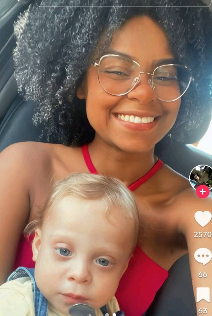 Mario_shitpostB's tweet photo. Sei que vai ter Nazista incel chorando nos comentários, mas... A pretinha é linda, n deu outra, tive q miscigenar kk🤣

Porém.......mlk puxou DNA do pai😄🤙 

Feliz Dia dos pais, incelada 🤣 e vocês nada🤣 https://t.co/VHQd4nHwGU