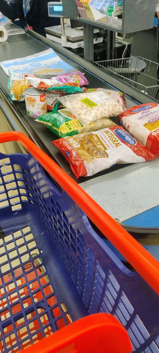 hulkpodium33's tweet photo. las compras de una adulta chiquita (no conseguí los autitos me voy a suicidar en la puerta del Carrefour) https://t.co/VF3C223MMX
