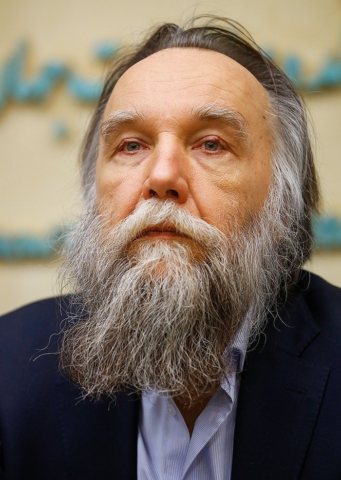 ashkvuo7000's tweet photo. Дугин = гений, стоящий за «русизмом».
Тот самый человек, который переваривает фашизм — завуалированный сложной терминологией — и подает его Кремлю.
Идеология смерти, агрессии и империализма.
Эпоха этих умирающих теорий закончилась.
#РоссияУходиИзИрана https://t.co/53jB5EGoxE
