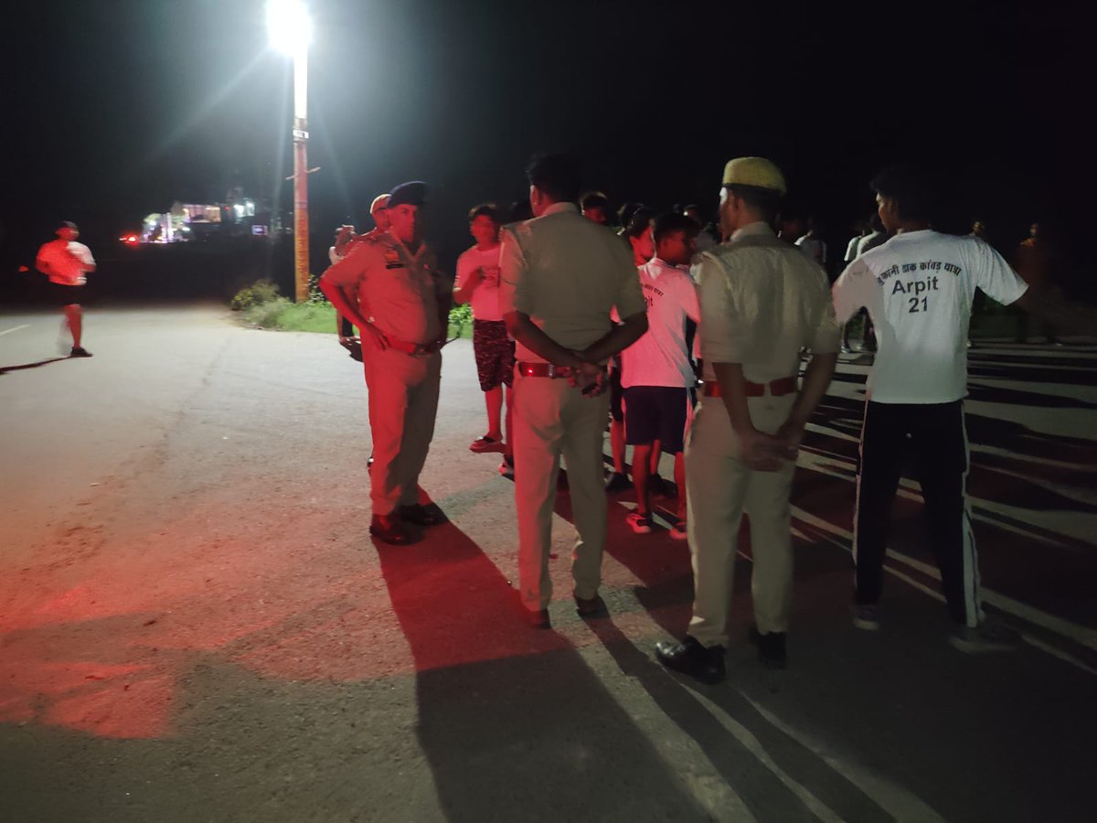 unnaopolice's tweet photo. आज दिनांक 09/10.08.2026 की रात्रि को श्री शैलेंद्र लाल अपर पुलिस अधीक्षक दक्षिणी उन्नाव द्वारा थाना सफीपुर क्षेत्रान्तर्गत परियार घाट का निरीक्षण किया गया एवं ड्यूटी में लगे पुलिसकर्मियों को आवश्यक दिशा-निर्देश दिये गये। #UPPolice https://t.co/uUNlGnmwLP