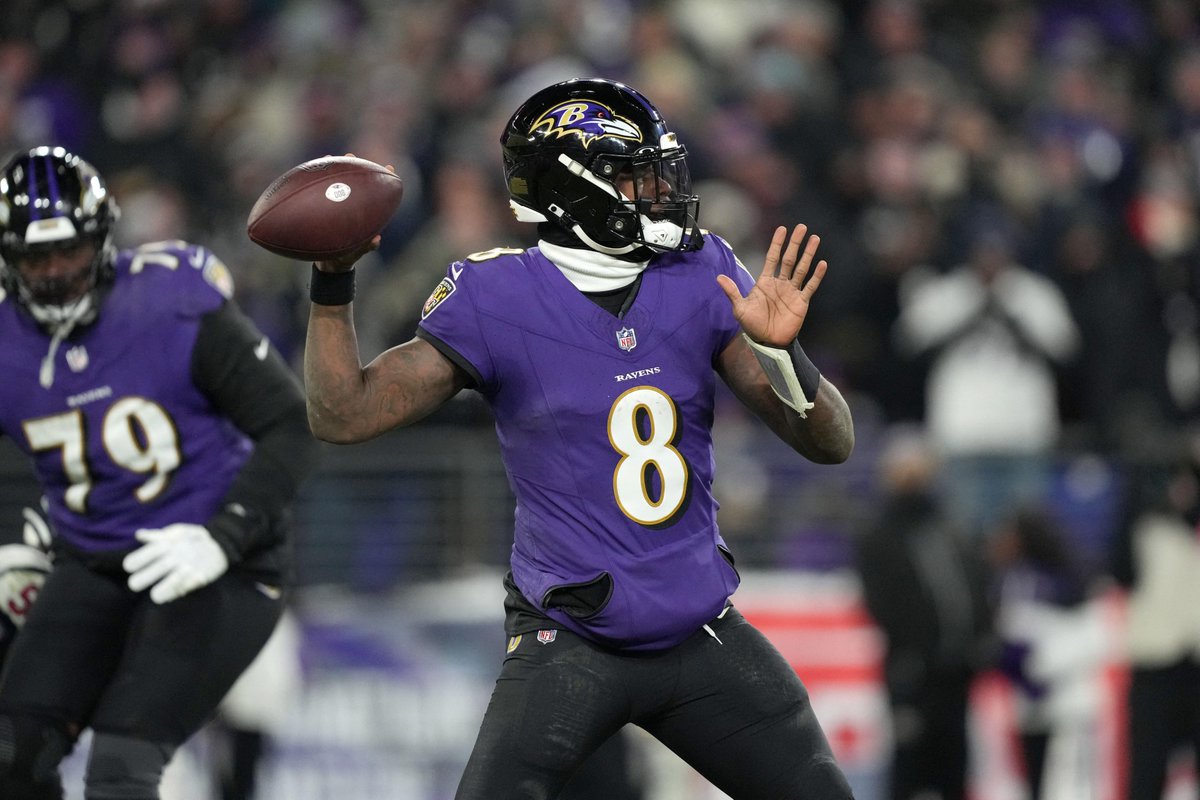 PFF's tweet photo. Most single games with a perfect passer rating (158.3) in NFL history

Lamar Jackson               4
Tom Brady                       3
Peyton Manning            3
Kurt Warner                     3
Ben Roethlisberger      3
3 players tied                 2 https://t.co/vZ593QKmkg