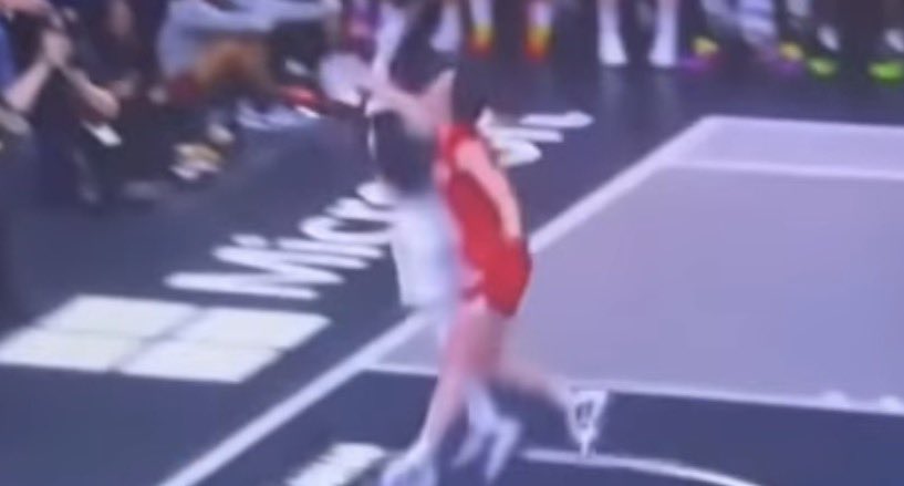 Football_Dad247's tweet photo. @SnapshotKyle Clarke fouling Jordin Canada on a fast break layup. Common foul called.

No review…no flagrant accessed…no ejection. What’s the difference?? 🤔

https://t.co/xBdcSJpSqg https://t.co/vlO25KScQC