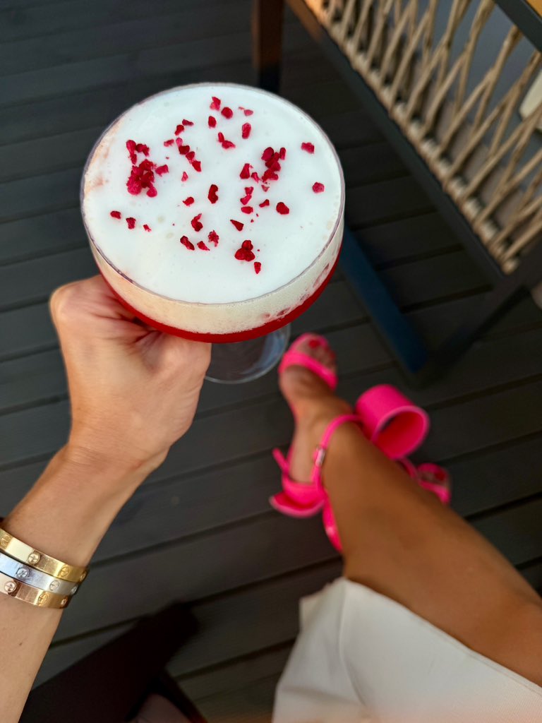 eva_fashioneva's tweet photo. True colors of the summer city 😍😎 https://t.co/zzs1dUNwAF
