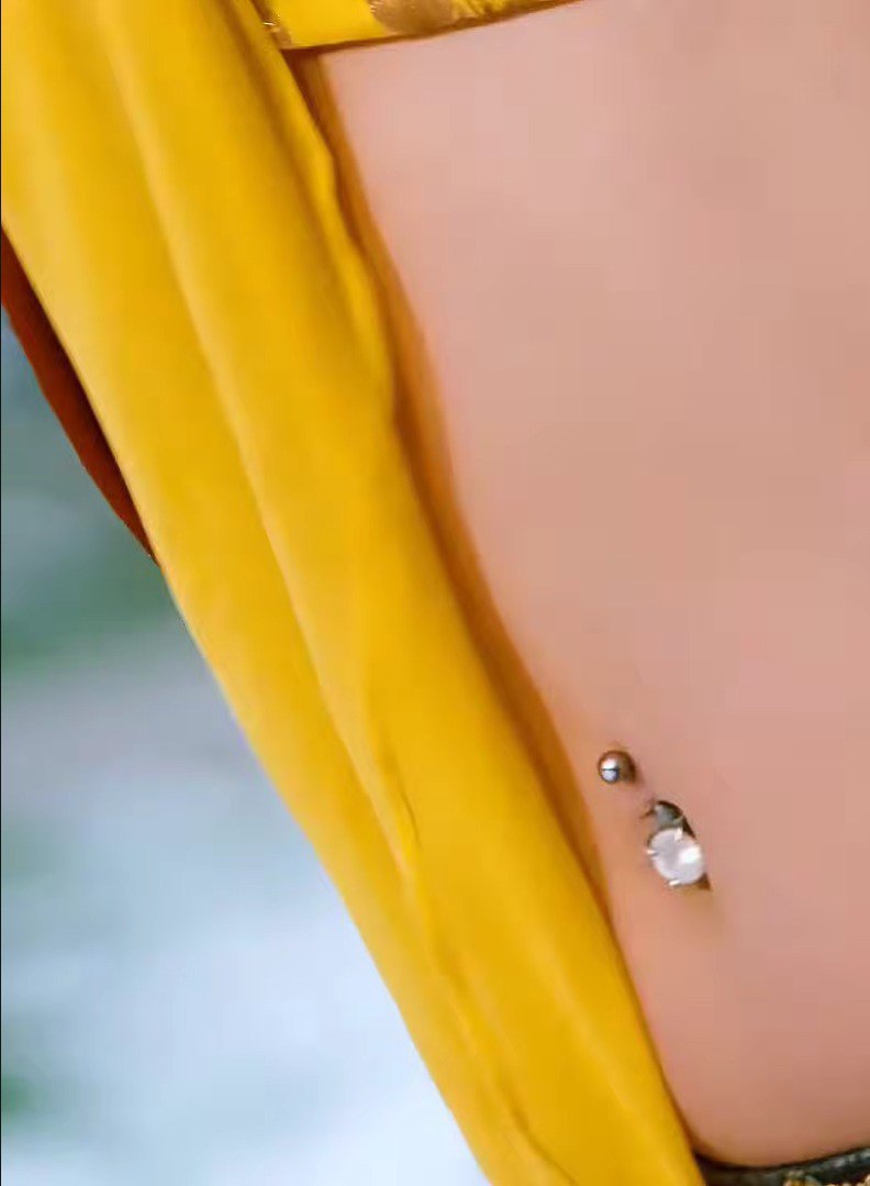 kajuslave's tweet photo. QUEEN SAMANTHA  KONDA PUKU
NAVEL 🛐                       KOJJAL NAVEL 
                                                            🤮 https://t.co/IjQ2GLRWQq