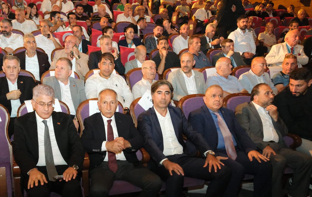 TerorleMucadle's tweet photo. 1- Terörle Mücadele Vatanseverleri Yardımlaşma ve Dayanışma Derneği İstanbul Şube Başkanımız Sayın Hamit Arslan ve Yönetim Kurulu Üyelerimiz, MHP Küçükçekmece İlçe Teşkilatı’nın 13. Olağan Kongresi’ne katılım sağladılar. https://t.co/3iqtZveG6h