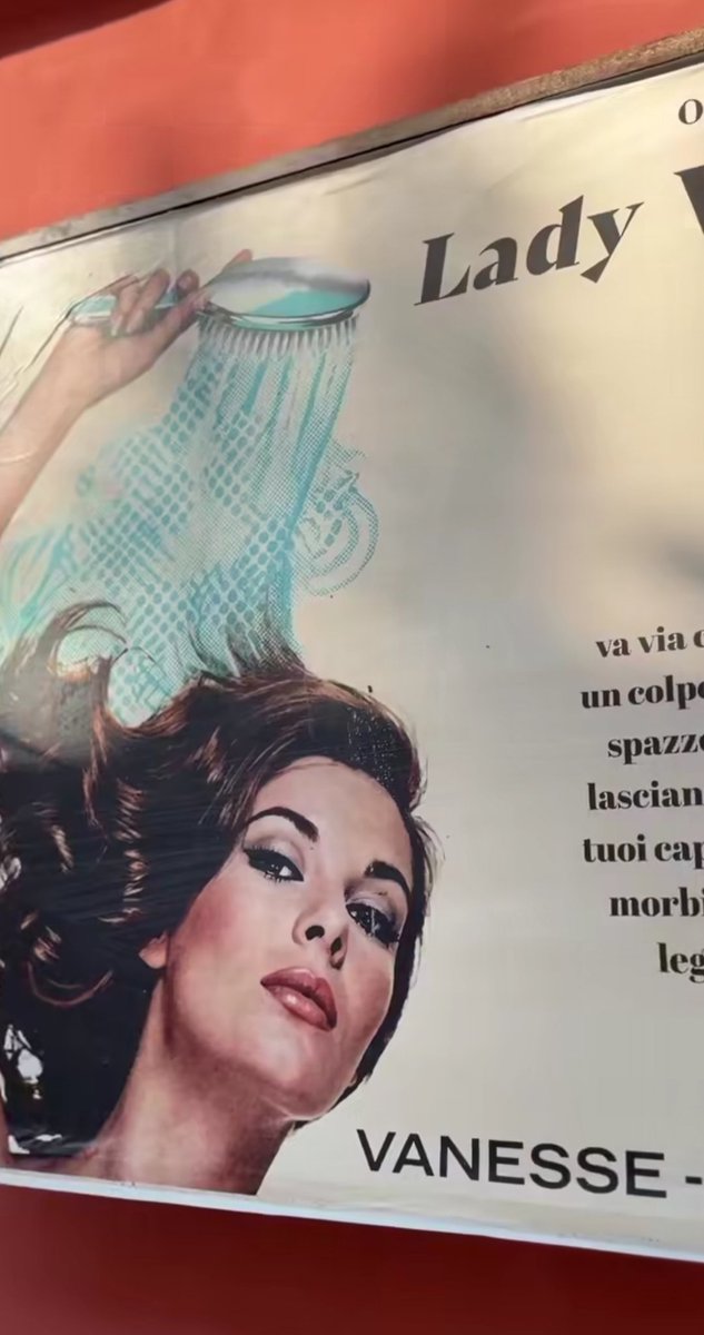 marcelloupdates's tweet photo. hanno fatto il cartellone pubblicitario della lacca perché ci amano #ilparadisodellesignore https://t.co/GQDyU4hPp6