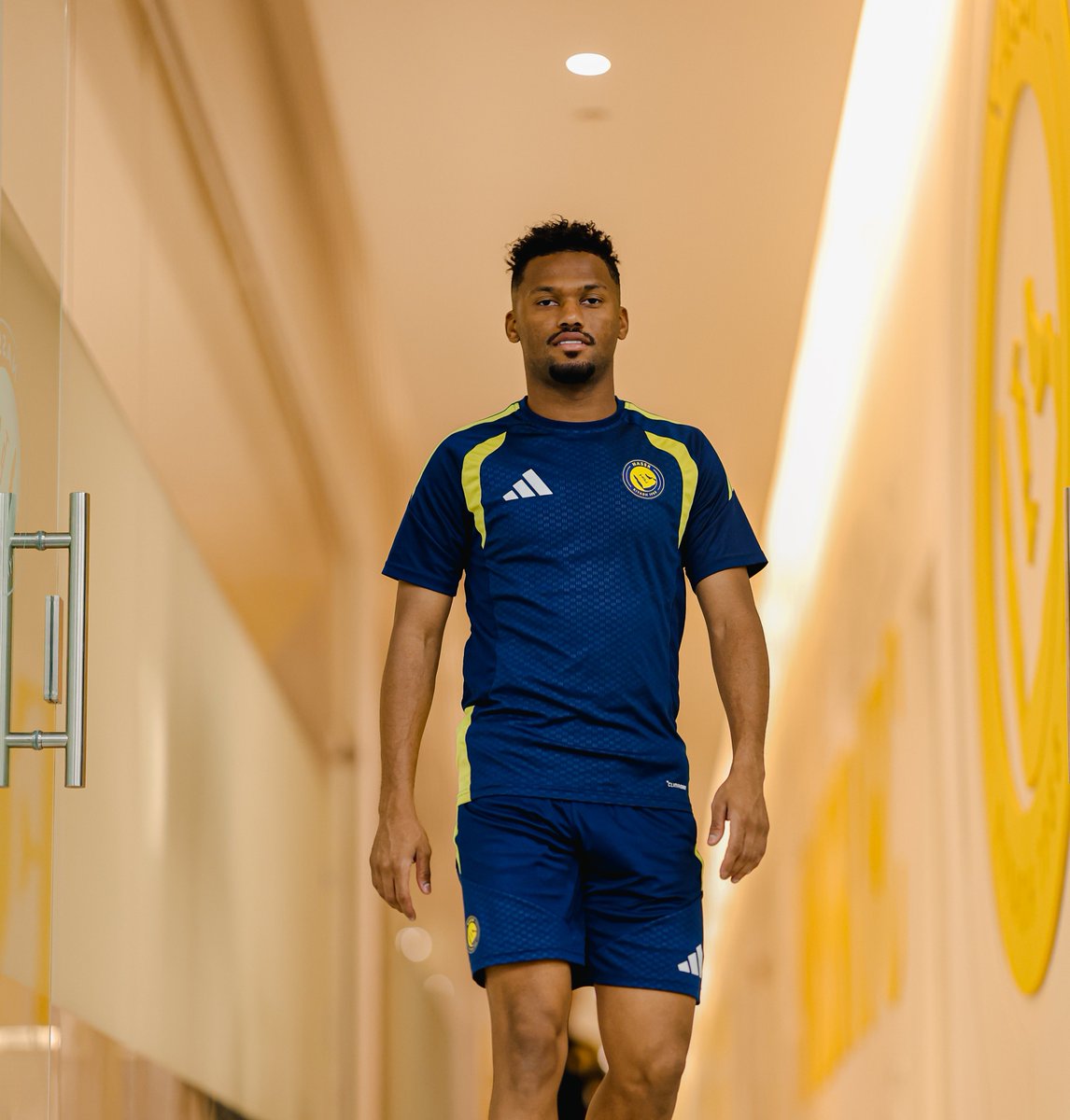 AlNassrFC's tweet photo. مسـاءٌ جديـد .. من مقـر الفرسـان 💛 https://t.co/NITHT1e05a