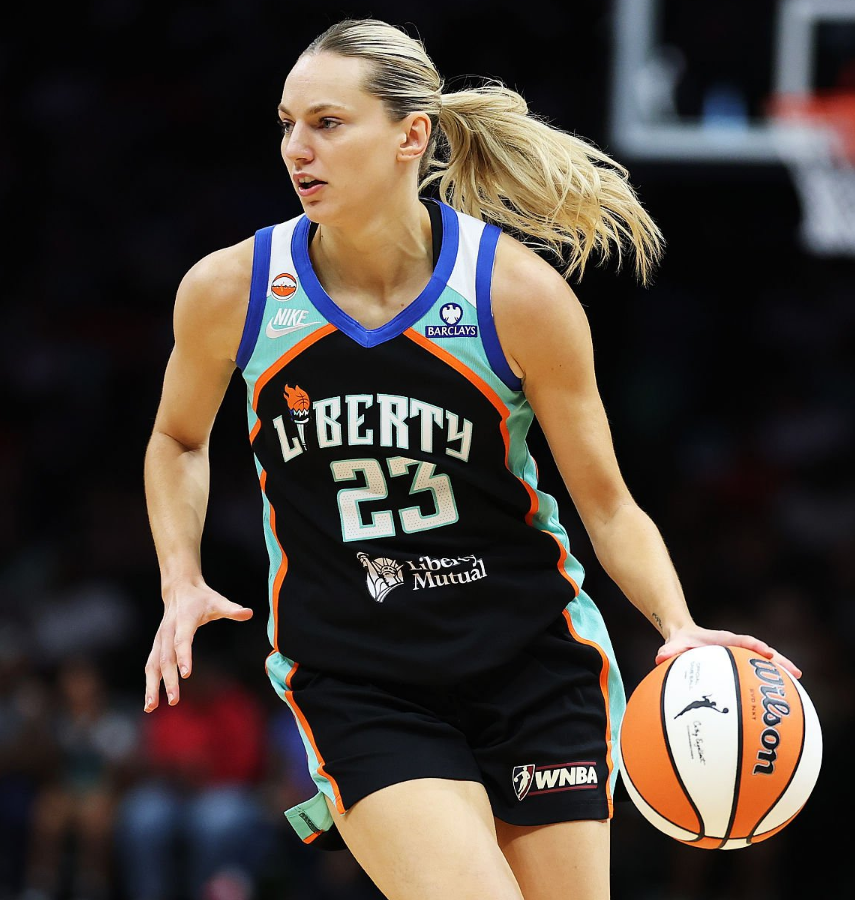 50NuancesDeNBA's tweet photo. MARINE JOHANNÈS CE SOIR :

27 POINTS À 64%
7/12 À 3PTS 🥵🧯
3 ASSISTS
LA WIN FACE AUX ACES ✅
CAREER-HIGH AU SCORING 🔥✅
ET EN 22 MINUTES SEULEMENT ⏱️✅

En back-to-back, Las Vegas avait laissé ses cadres au repos... Résultat : +40 Liberty (111-71) 🥶 https://t.co/gHdiKs1FTC