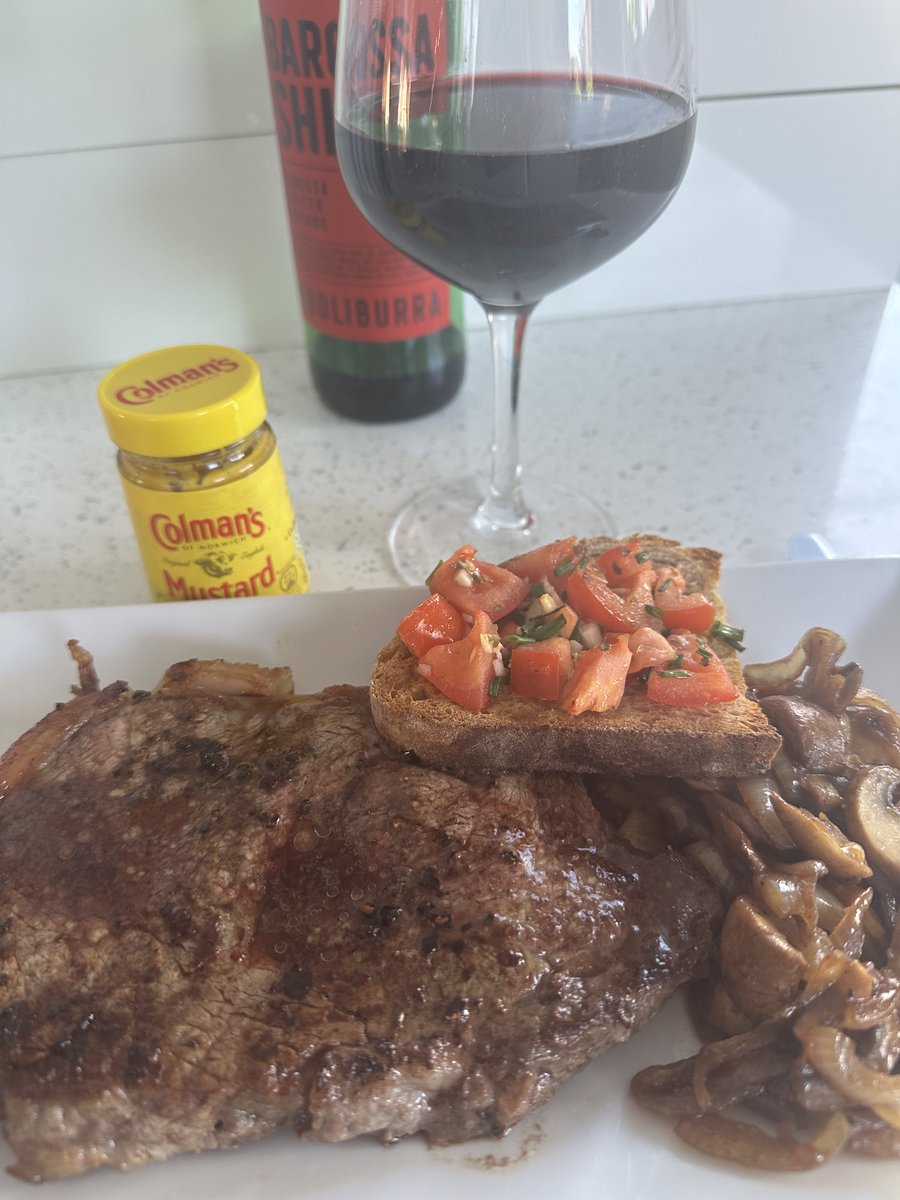 rico_stathis's tweet photo. I’m happy #ScottishBeef #sirloin #chestnutmushrooms #bruschetta #colemans #Shiraz https://t.co/jgsi2Epmeq