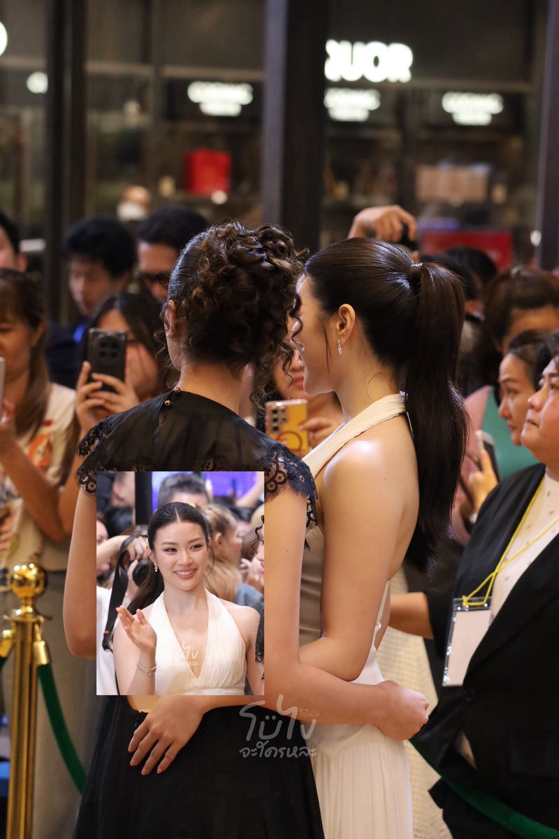 ThisIsBow888's tweet photo. วิธีลงรูปแบบกัน โป๊ เจน่าบอกให้เอาสติกเกอร์แปะ พี่เลยใส่ลายน้ำรูปพี่จินนี่ให้ 🤣

GINNY JAYNA 8TH NAKARAT AWARDS
#GINJAYxNakaratAwards2026 https://t.co/vfTHxjjKUe