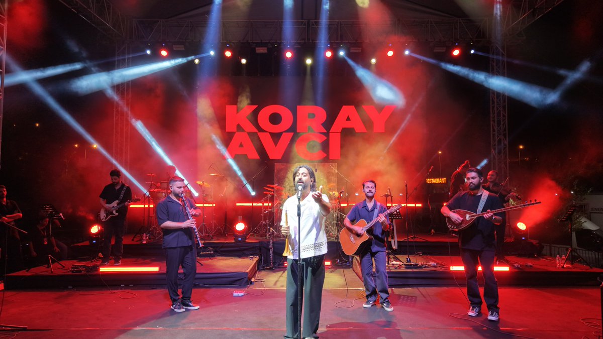 TunceliValiligi's tweet photo. ❣️MAMEKİFEST’TE GECENİN RİTMİ KORAY AVCI’YLA YÜKSELDİ! 🎶

❣️ Mameki Park’ta bu kez şarkılar başka, coşku bambaşkaydı…

🚩 Sevilen sanatçı Koray Avcı, güçlü yorumuyla gönüllere dokunan şarkılarını hemşehrilerimiz için seslendirdi. Her ezgide başka bir duygu, her nakaratta hep birlikte yükselen bir coşku vardı.

💕 Şarkılar gökyüzüne, alkışlar gecenin ritmine karıştı; MamekiFest bir kez daha müziğin birleştirici gücüyle gönüllerde iz bıraktı.

💕 #CanCanaTunceli 💕

@sefikaygol
@TCKulturTurizm