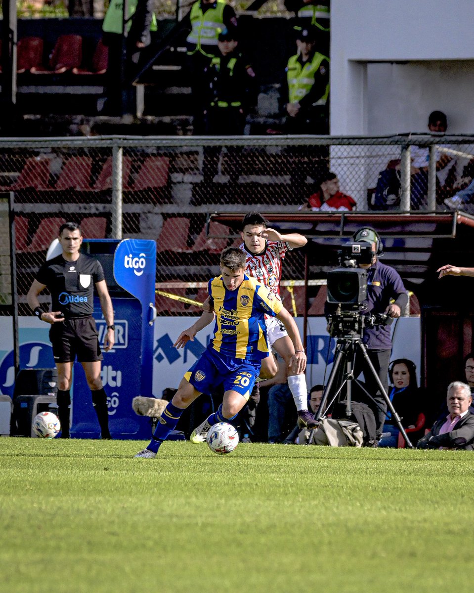 SpLuquenOficial's tweet photo. #CopadePrimeraPy
☑️ Torneo Clausura | 2026
📅 Fecha 4
⌚ 25 Min.
Spvo. San Lorenzo 0️⃣ - 0️⃣ #LUQUEÑO
#SIEMPRELUQUEÑO🇺🇦 https://t.co/EgZV5EZojl