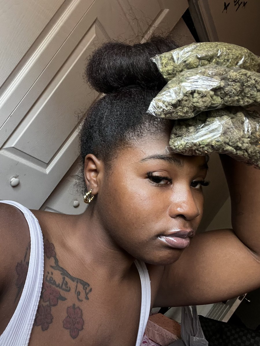 dior_dee6's tweet photo. Would you rather https://t.co/drPqqkjBtn