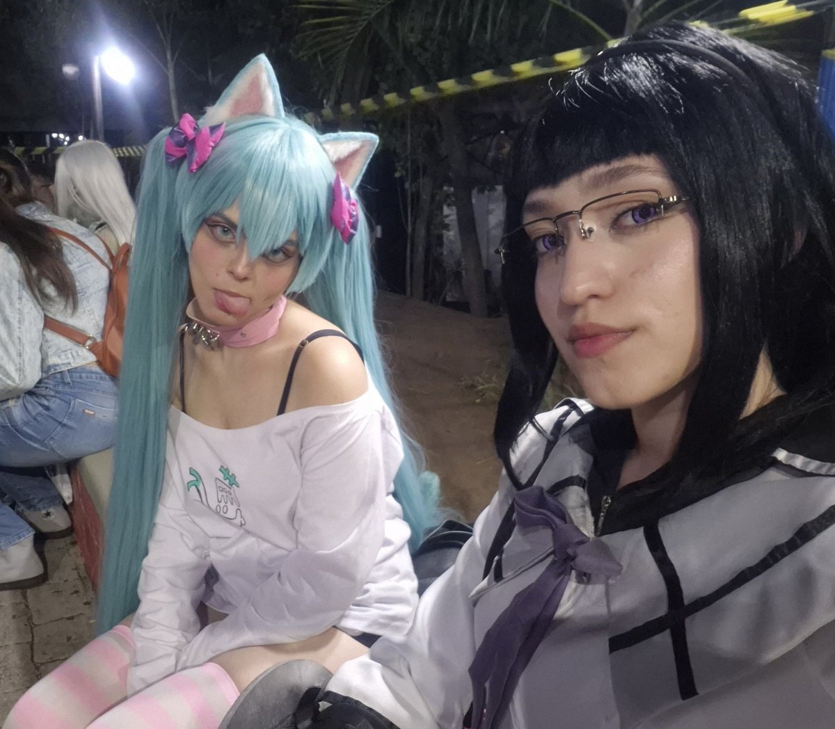 weebnoob_'s tweet photo. Ontem foi dia do gato e eu fiz cosplay de gata com uma gata @BBR21_Reis
Cat dayyy (ФωФ)
#catday #nekomimi #hatsunemiku #mikucosplay #homura #cosplayer #kenkofestival https://t.co/Z1uS5rCAke