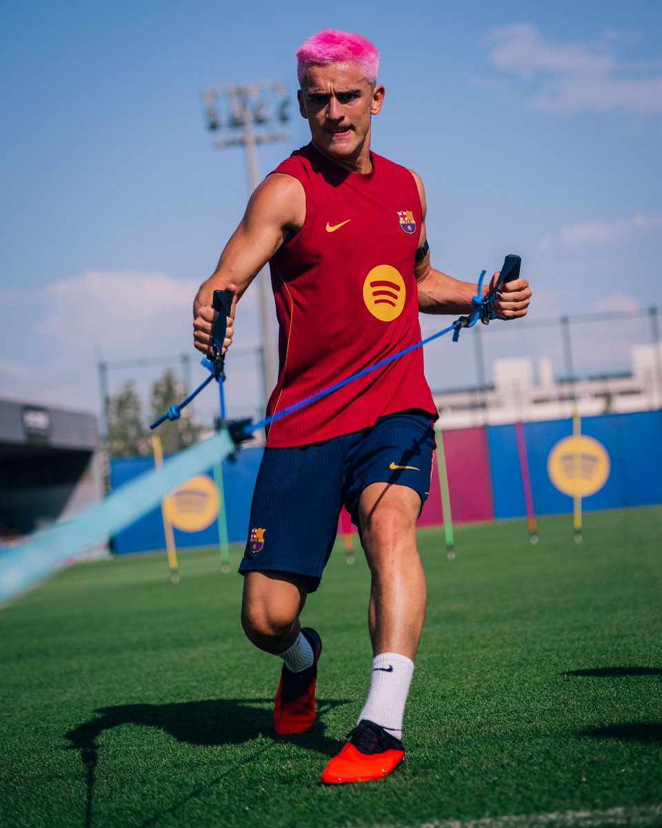 fcbarcelona_br's tweet photo. 📸 Regressos antecipados, @anthonygordon e um Gavi incansável na CE Joan Gamper. 🔵🔴 https://t.co/hVOyysU3lh