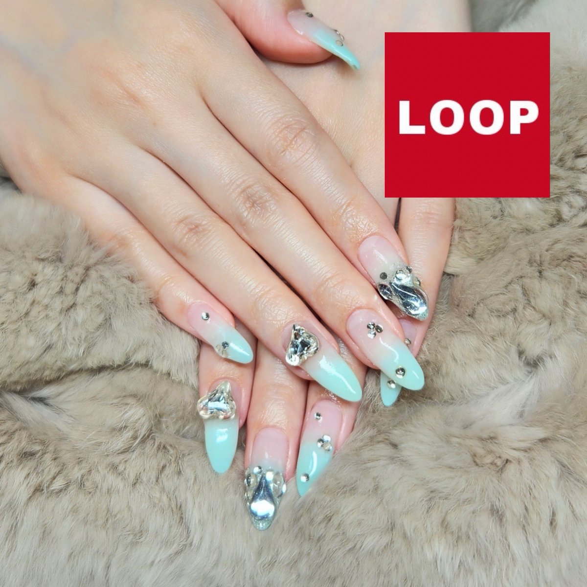 LOOP_nail's tweet photo. 爽やか夏色グラデーション✨

#夏 #ミントグリーン #グラデーション #ストーン 
#大人可愛いネイル #爽やかネイル #シンプル 
#定額制6000円 #持ち込みデザイン #リクエストデザイン #オーダーデザイ...

詳細はこちら↓（ネイルブック）
https://t.co/gyvqDGTI23 https://t.co/kqB16ov4II