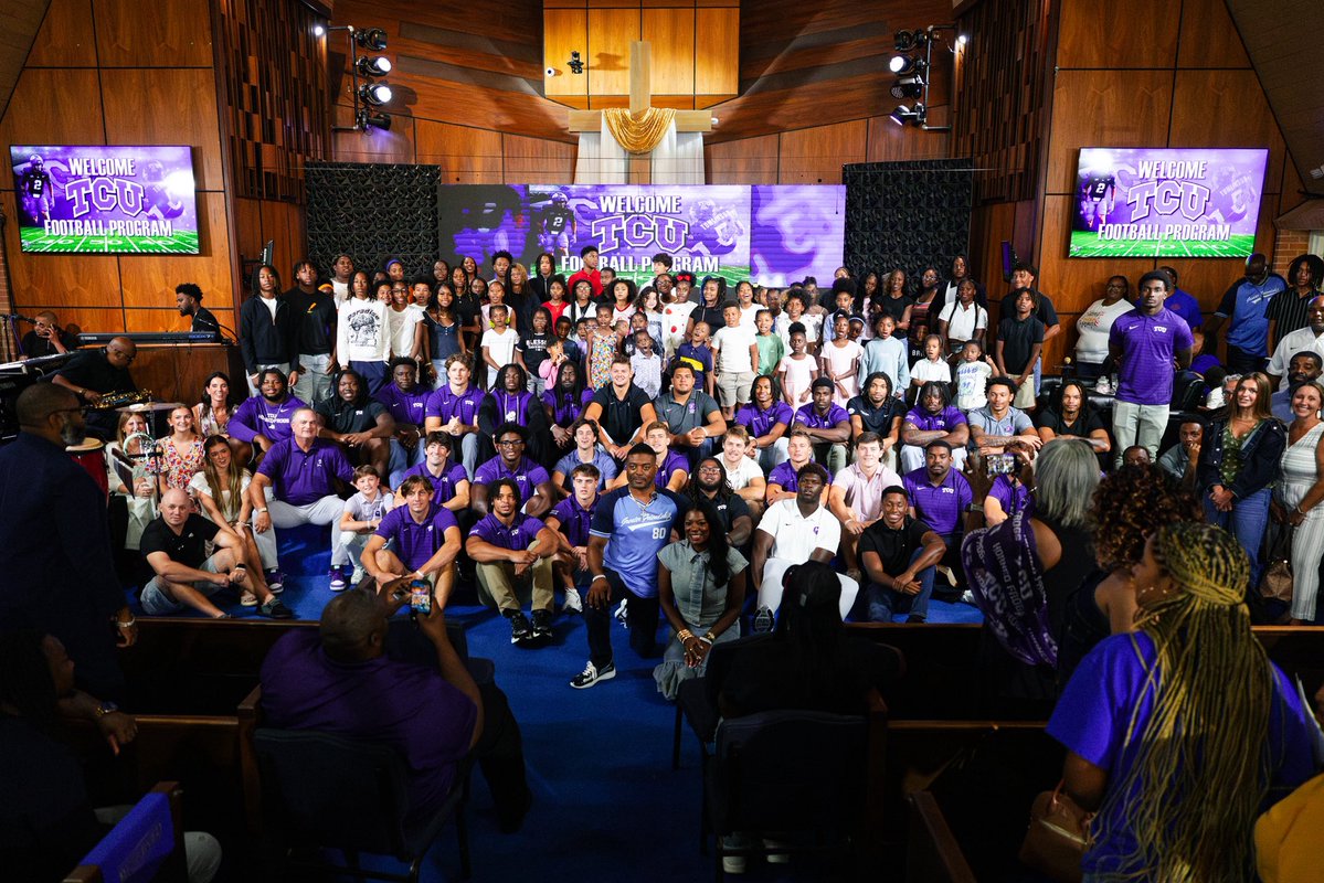 TCUFootball's tweet photo. Thankful for the opportunity to join in worship with the Greater Friendship congregation this morning 🙏 https://t.co/ZhdD7Mebm7