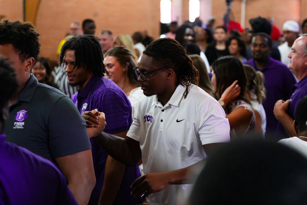 TCUFootball's tweet photo. Thankful for the opportunity to join in worship with the Greater Friendship congregation this morning 🙏 https://t.co/ZhdD7Mebm7