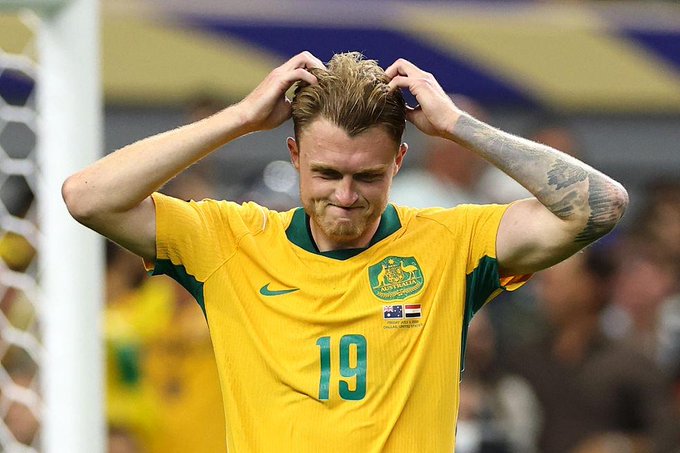 AustraliaFut's tweet photo. El traspaso al Leicester de Harry Souttar ha sido horrible a corto, medio y largo plazo

Después de no darle minutos (cuando ha estado sano) en Championship y Premier ahora parece que se lo quieren quedar en League One y no aceptan ofertas

Menuda cárcel https://t.co/PwZsN03akR