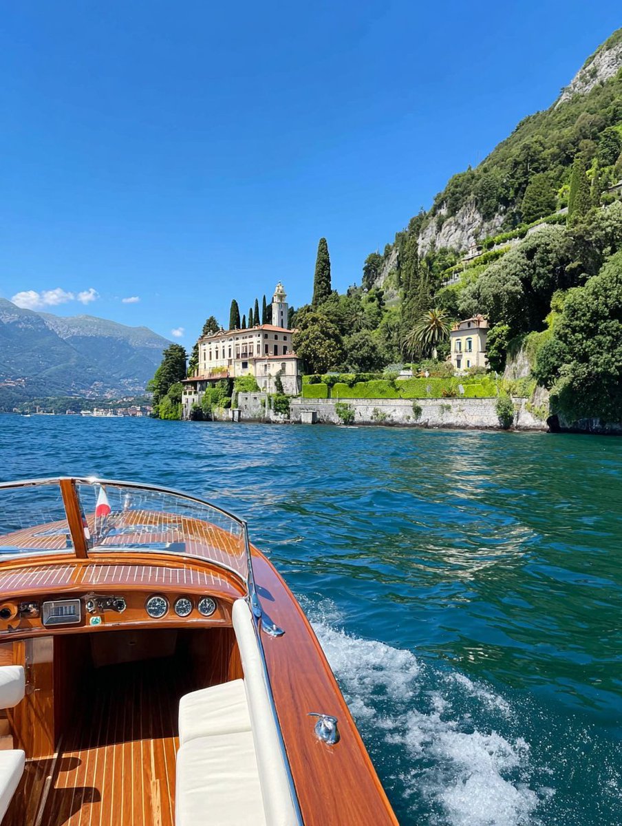 Worldviewes51's tweet photo. Lake Como, Italy https://t.co/tTHPXm1EbZ