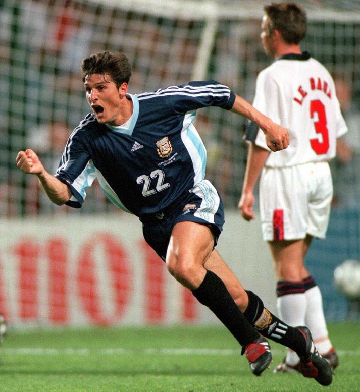 Footballtweet's tweet photo. 🎈 Happy birthday to Javier Zanetti, who turns 53 today. 🇦🇷

858 career games
Champions League 🏆
UEFA Cup 🏆
Serie A 🏆🏆🏆🏆🏆
Club World Cup 🏆
Coppa Italia 🏆🏆🏆🏆

One of Inter Milan's greatest ever players. ⚫️🔵 https://t.co/RxoLuCjiiu