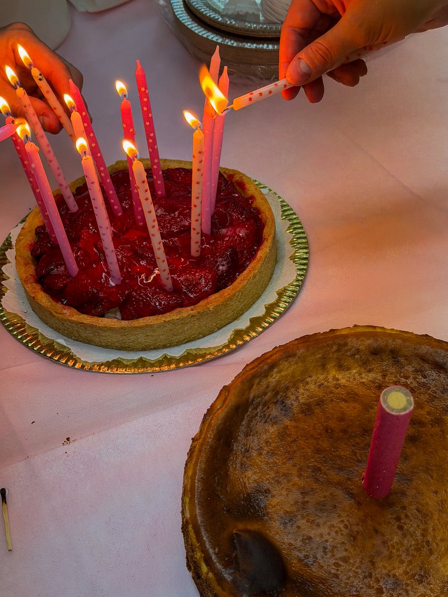 sophieopina's tweet photo. tarta vasca de Nuve >>>>>>> https://t.co/R62MStHPRx