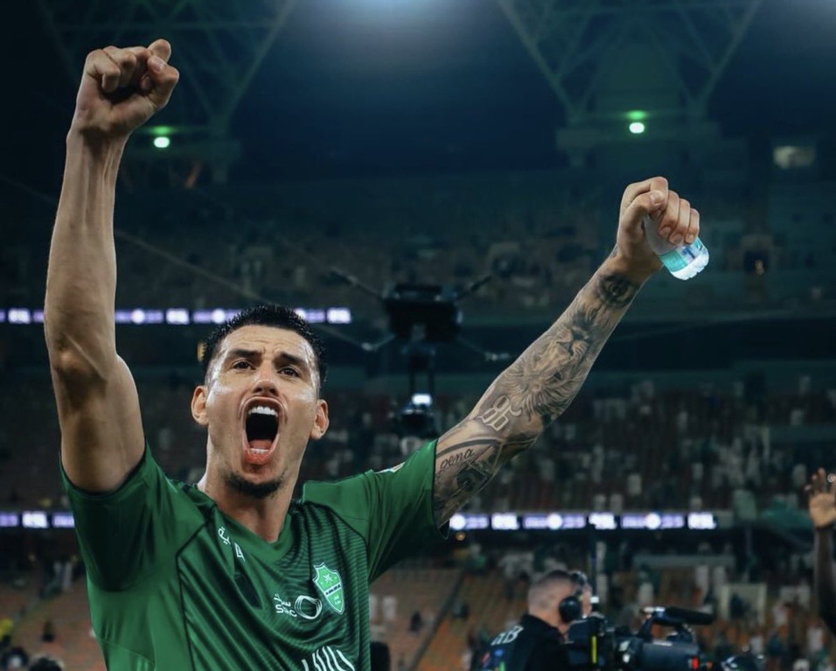FabrizioRomano's tweet photo. 🟢⚪️🇧🇷 Roger Ibañez has agreed new deal at Al Ahli until June 2030. He only wanted to stay at the club. https://t.co/e431PTu57z