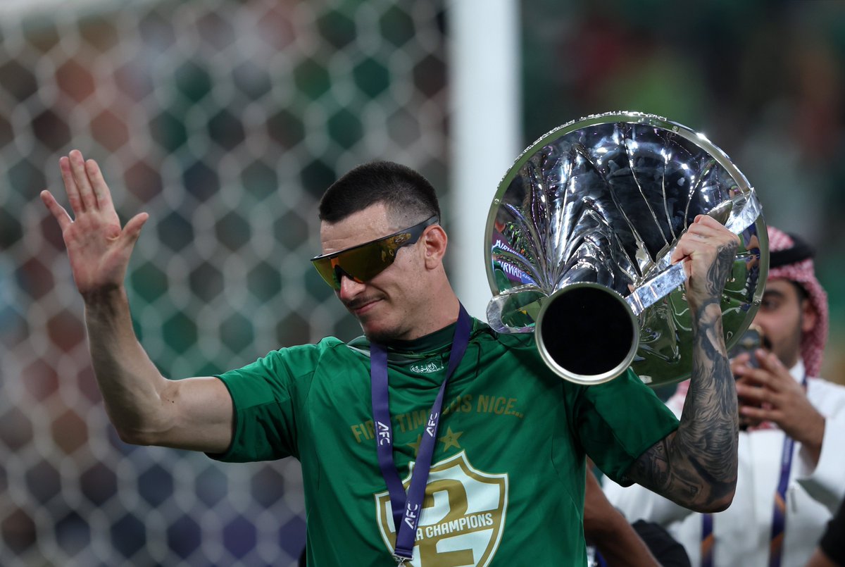 TouchlineX's tweet photo. 🚨 𝗢𝗙𝗙𝗜𝗖𝗜𝗔𝗟: Rober Ibañez extends his Al Ahli contract until 2030. https://t.co/M3Gx0hkWhx