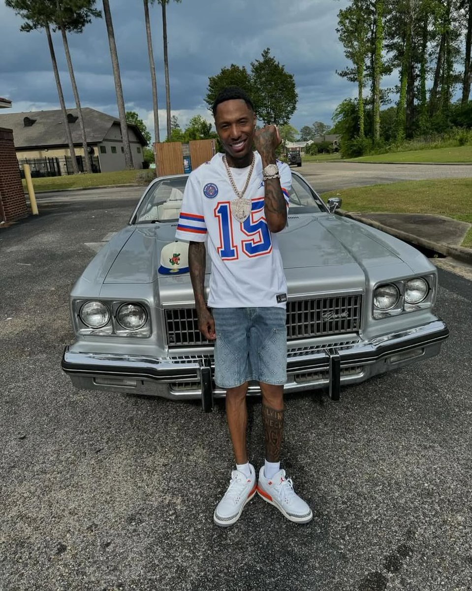 Kcpowee's tweet photo. Ima put a 💯 Rackz in my VERT like them florida boyz 🐊 https://t.co/B1CuqGemYX