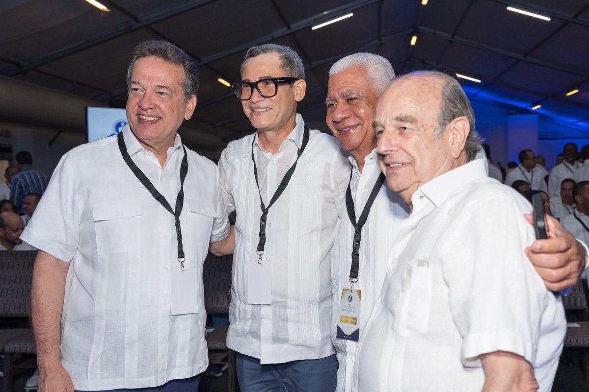 PRM_Oficial's tweet photo. 🇩🇴 Nuestra XXIV Convención Nacional Ordinaria inició en una jornada histórica para nuestro partido, dedicada a la memoria de nuestro compañero Orlando Jorge Mera. Reafirmamos nuestros valores y el ejercicio de nuestra democracia interna👍

#ConvenciónPRM https://t.co/lg5QbNdCzu