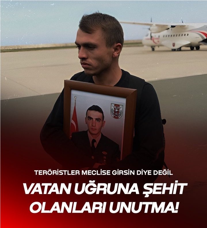 alpaslanbegg's tweet photo. Siyasetçiler kendi evlatlarının resmini bir çerçevenin içine sığdırmadıkları için asla anlamayacaktır bir şehit ailesini… https://t.co/ERBZfkzXht