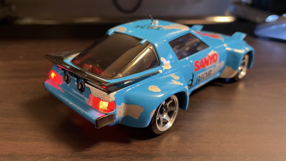 nobuo_555's tweet photo. 藤沢のARMSさんに遠征🚙
店主さん製作の超ボディを譲ってもらい気分も上がり、起伏のあるカーペットコースをAWDでドリフトで爆走🛞
改めてMA-020の走り良さを満喫しました🤗 https://t.co/5lzdTrIqPS