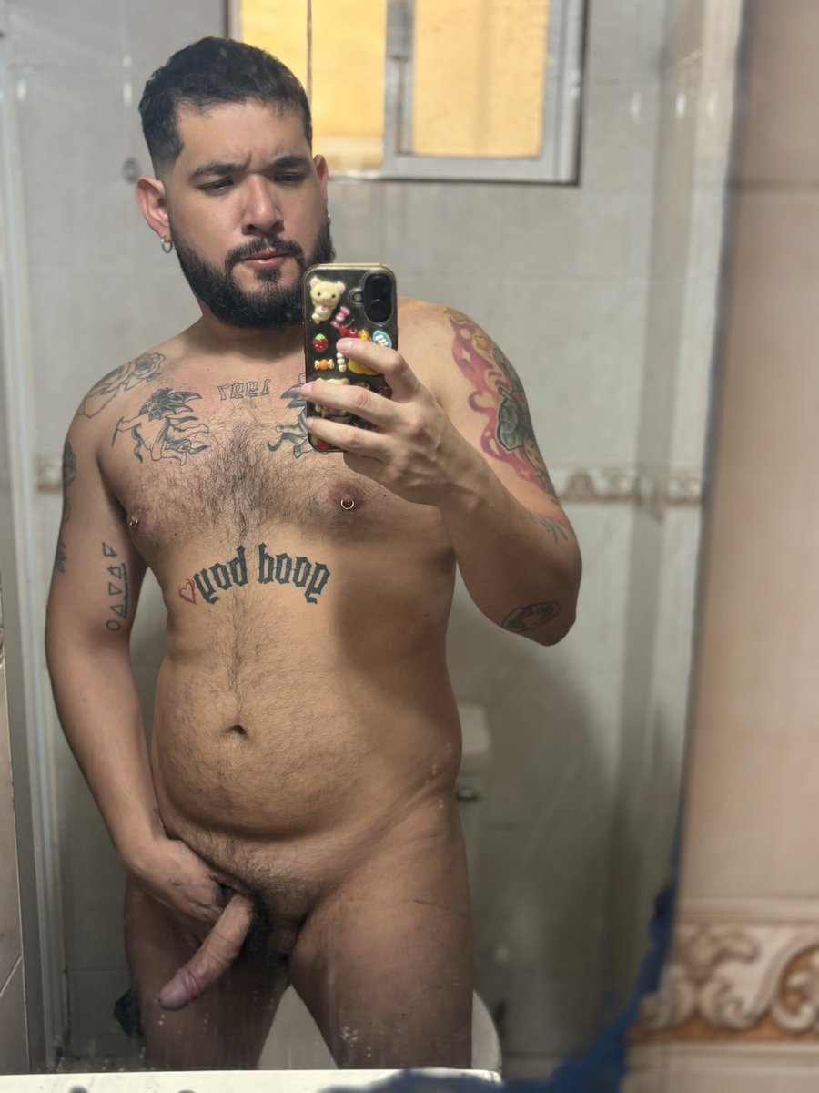 AquiElManu's tweet photo. Así amanecí. Que buena fiesta la de ayer 🐷🥵 https://t.co/UnIsq2UoMH