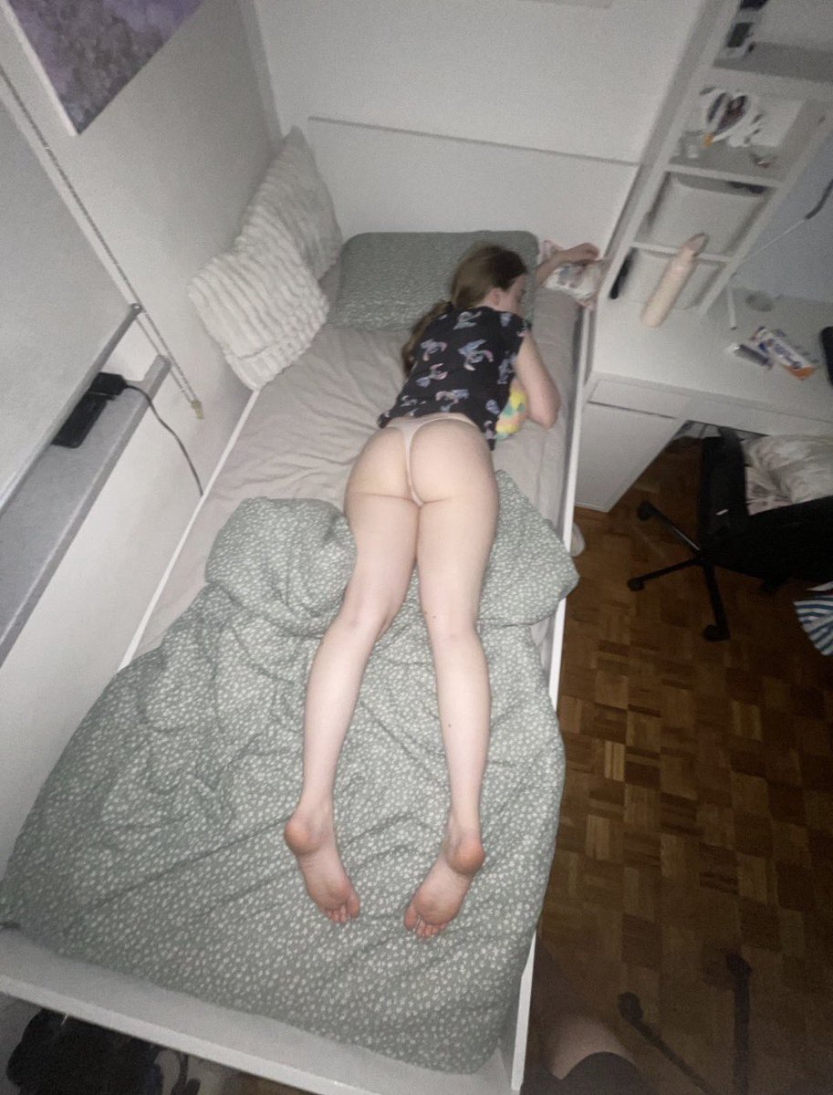 archfemb0y's tweet photo. My dumb ass sister knocking out with panties I swear this hoe does it for attention 🤣
.
.
.
.
.
.
#candid #creepshot #creepshots #candids #sister https://t.co/nntYGlvrJp